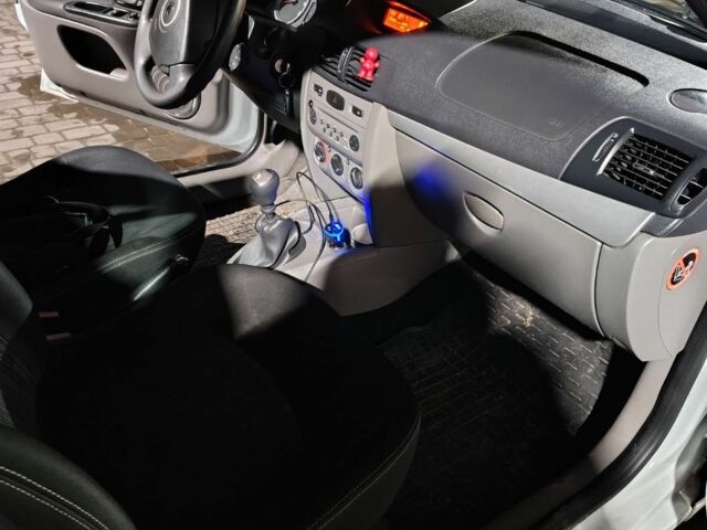 Білий Рено Сімбол (Талія), об'ємом двигуна 1.4 л та пробігом 145 тис. км за 4200 $, фото 6 на Automoto.ua