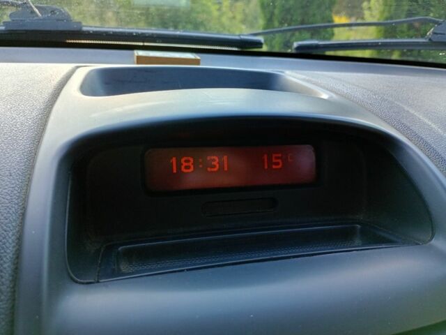 Бежевый Рено Симбол (Талия), объемом двигателя 1.4 л и пробегом 144 тыс. км за 3400 $, фото 11 на Automoto.ua
