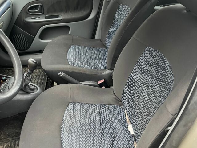 Бежевый Рено Симбол (Талия), объемом двигателя 1.4 л и пробегом 185 тыс. км за 3700 $, фото 4 на Automoto.ua