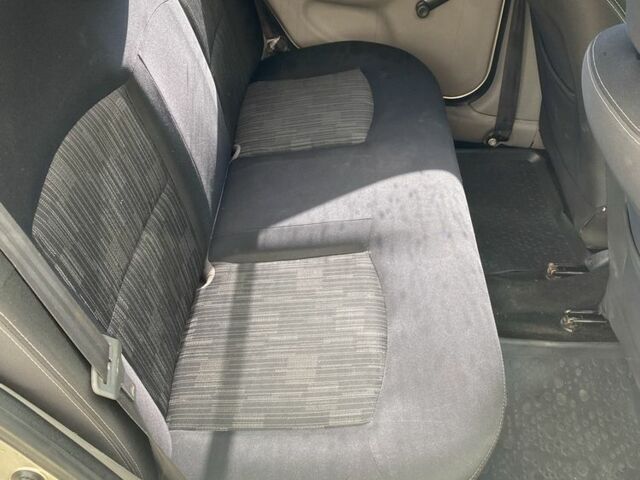 Бежевый Рено Симбол (Талия), объемом двигателя 1.4 л и пробегом 277 тыс. км за 4500 $, фото 6 на Automoto.ua