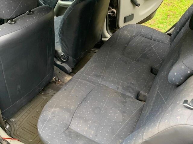 Черный Рено Симбол (Талия), объемом двигателя 1.4 л и пробегом 200 тыс. км за 1550 $, фото 6 на Automoto.ua