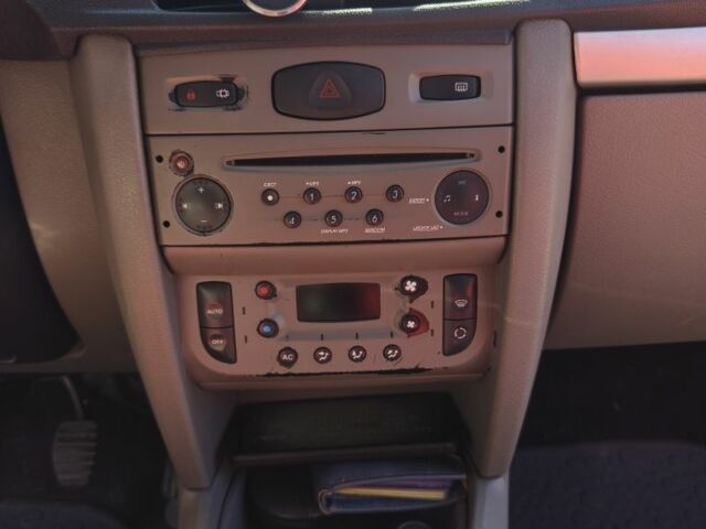 Червоний Рено Сімбол (Талія), об'ємом двигуна 1.1 л та пробігом 232 тис. км за 4700 $, фото 4 на Automoto.ua