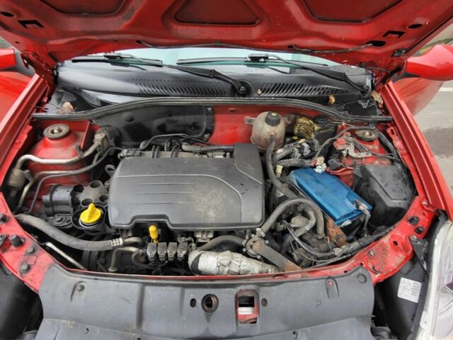 Червоний Рено Сімбол (Талія), об'ємом двигуна 0.12 л та пробігом 297 тис. км за 4200 $, фото 5 на Automoto.ua