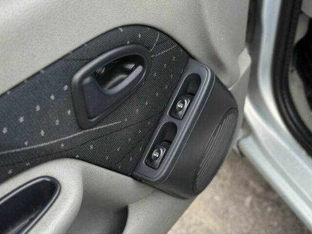 Рено Симбол (Талия) 2003 в Львове на Automoto.ua Серый Рено Симбол (Талия), объемом двигателя 1.4 л и пробегом 239 тыс. км за 4100 $, фото 11 на Automoto.ua