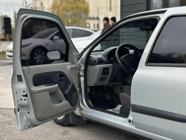 Рено Симбол (Талия) 2003 в Львове на Automoto.ua Серый Рено Симбол (Талия), объемом двигателя 1.4 л и пробегом 239 тыс. км за 4100 $, фото 10 на Automoto.ua