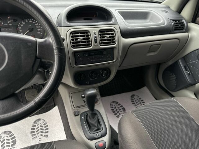 Рено Симбол (Талия) 2003 в Львове на Automoto.ua Серый Рено Симбол (Талия), объемом двигателя 1.4 л и пробегом 239 тыс. км за 4100 $, фото 18 на Automoto.ua