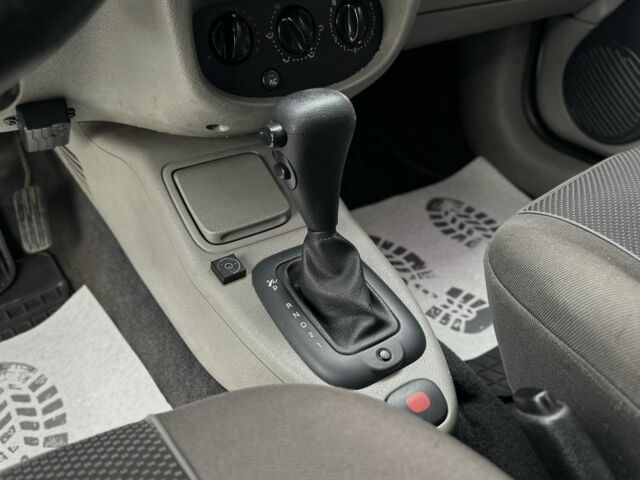 Рено Симбол (Талия) 2003 в Львове на Automoto.ua Серый Рено Симбол (Талия), объемом двигателя 1.4 л и пробегом 239 тыс. км за 4100 $, фото 20 на Automoto.ua