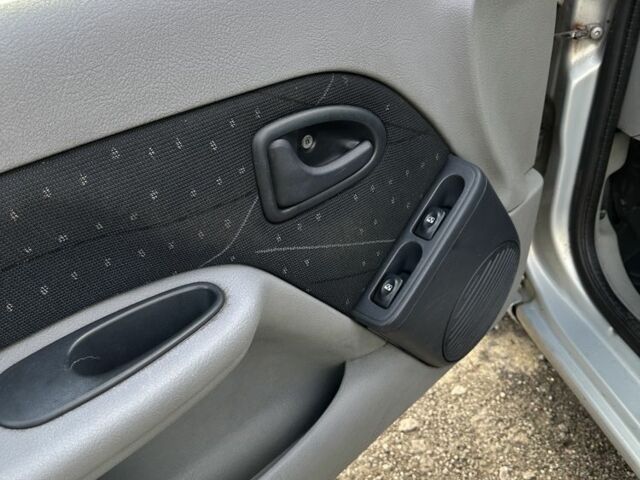 Серый Рено Симбол (Талия), объемом двигателя 1.4 л и пробегом 220 тыс. км за 2200 $, фото 6 на Automoto.ua