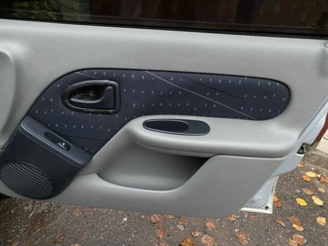 Серый Рено Симбол (Талия), объемом двигателя 1.4 л и пробегом 150 тыс. км за 3000 $, фото 16 на Automoto.ua