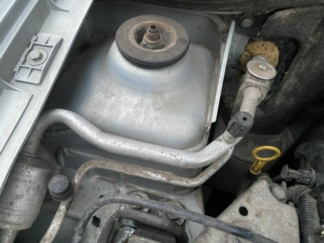 Серый Рено Симбол (Талия), объемом двигателя 1.4 л и пробегом 150 тыс. км за 3000 $, фото 14 на Automoto.ua