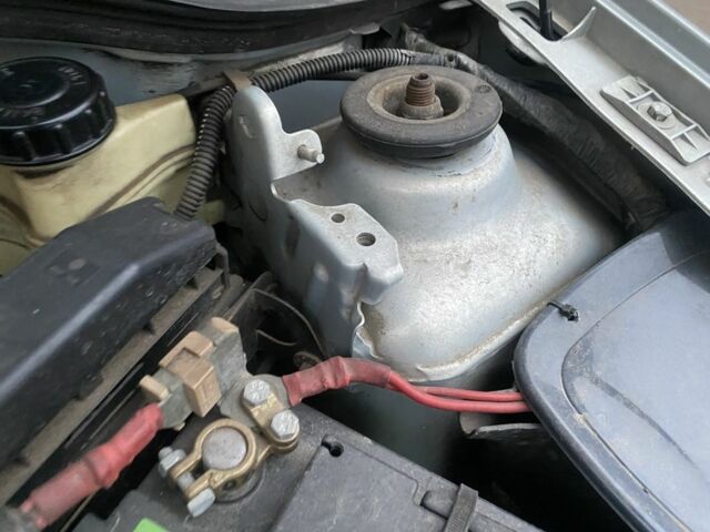 Серый Рено Симбол (Талия), объемом двигателя 1.4 л и пробегом 150 тыс. км за 3000 $, фото 13 на Automoto.ua