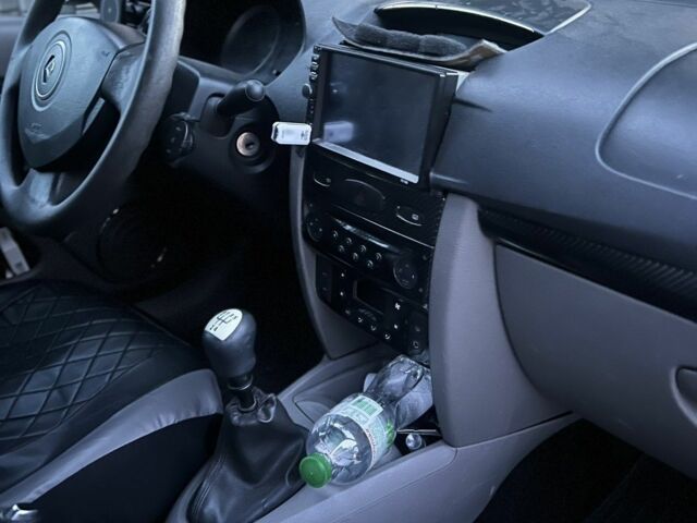 Серый Рено Симбол (Талия), объемом двигателя 1.4 л и пробегом 305 тыс. км за 3800 $, фото 4 на Automoto.ua