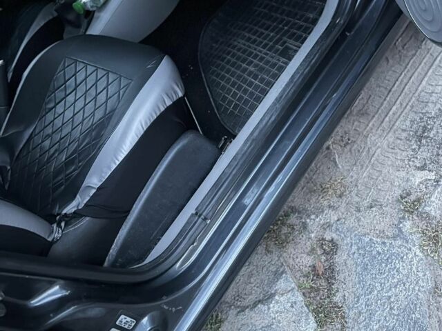 Серый Рено Симбол (Талия), объемом двигателя 1.4 л и пробегом 305 тыс. км за 3800 $, фото 5 на Automoto.ua