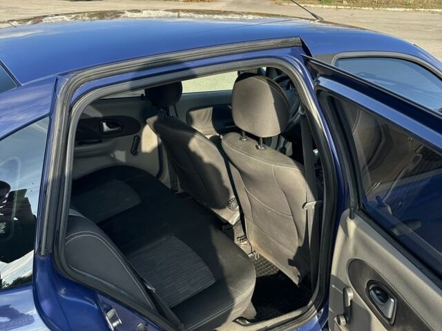 Синій Рено Сімбол (Талія), об'ємом двигуна 1.5 л та пробігом 158 тис. км за 3999 $, фото 6 на Automoto.ua