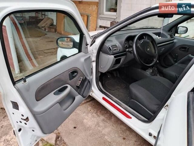 Белый Рено Симбол, объемом двигателя 1.4 л и пробегом 165 тыс. км за 2650 $, фото 5 на Automoto.ua