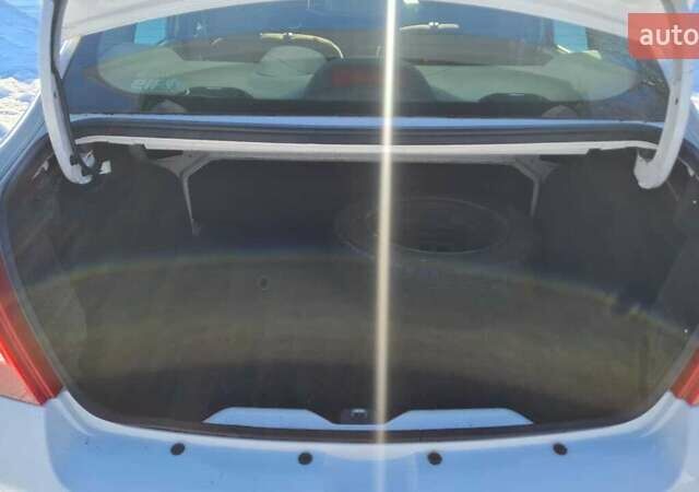 Білий Рено Сімбол, об'ємом двигуна 1.39 л та пробігом 175 тис. км за 4200 $, фото 19 на Automoto.ua