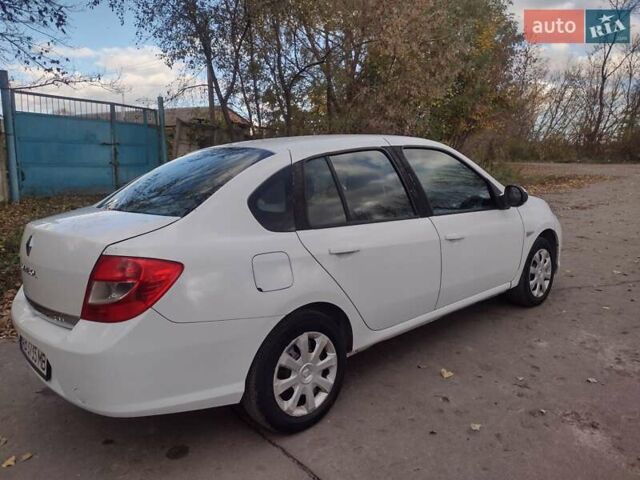 Рено Симбол 2010 в Виннице на Automoto.ua Белый Рено Симбол, объемом двигателя 1.39 л и пробегом 220 тыс. км за 3550 $, фото 10 на Automoto.ua
