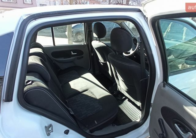 Белый Рено Симбол, объемом двигателя 1.39 л и пробегом 143 тыс. км за 3000 $, фото 10 на Automoto.ua