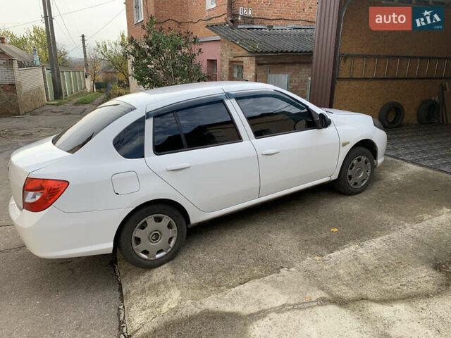 Белый Рено Симбол, объемом двигателя 1.4 л и пробегом 270 тыс. км за 4300 $, фото 2 на Automoto.ua