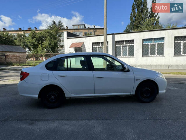 Белый Рено Симбол, объемом двигателя 1.39 л и пробегом 197 тыс. км за 4300 $, фото 7 на Automoto.ua