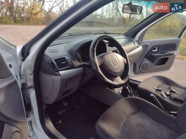 Рено Симбол 2010 в Виннице на Automoto.ua Белый Рено Симбол, объемом двигателя 1.39 л и пробегом 220 тыс. км за 3550 $, фото 15 на Automoto.ua