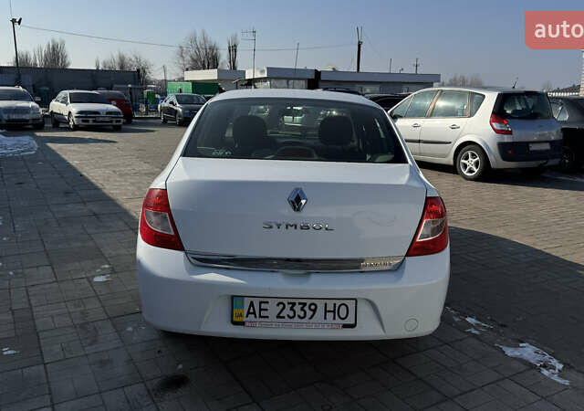 Белый Рено Симбол, объемом двигателя 1.4 л и пробегом 176 тыс. км за 4999 $, фото 5 на Automoto.ua