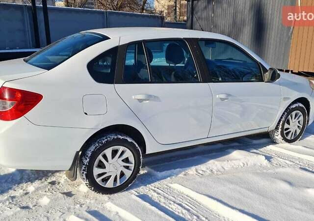 Білий Рено Сімбол, об'ємом двигуна 1.39 л та пробігом 175 тис. км за 4200 $, фото 7 на Automoto.ua