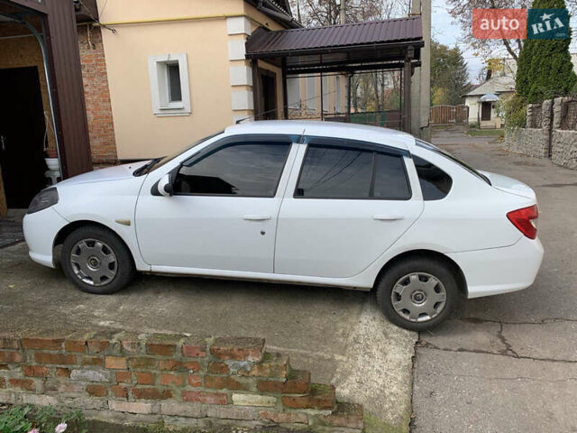Белый Рено Симбол, объемом двигателя 1.4 л и пробегом 270 тыс. км за 4300 $, фото 6 на Automoto.ua