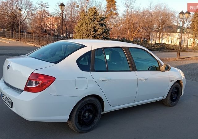 Белый Рено Симбол, объемом двигателя 1.39 л и пробегом 143 тыс. км за 3000 $, фото 4 на Automoto.ua