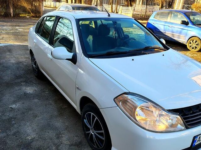 Белый Рено Симбол, объемом двигателя 1.4 л и пробегом 150 тыс. км за 3500 $, фото 6 на Automoto.ua