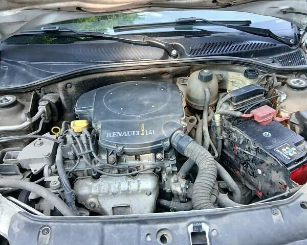 Рено Симбол 2011 в Одессе на Automoto.ua Белый Рено Симбол, объемом двигателя 1.39 л и пробегом 178 тыс. км за 3800 $, фото 6 на Automoto.ua