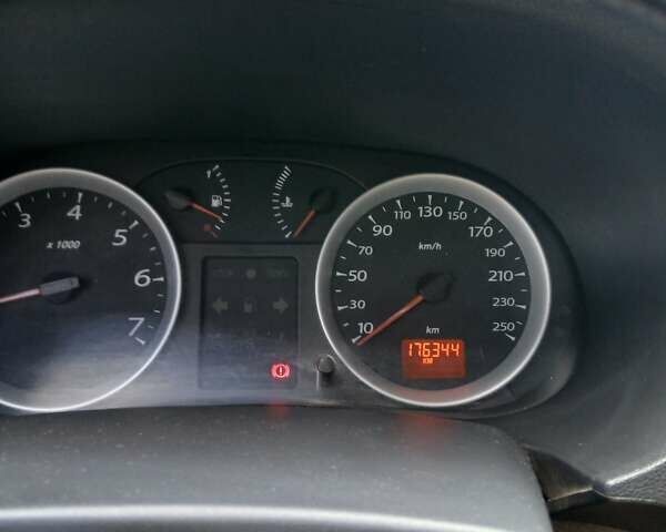 Рено Симбол 2011 в Одессе на Automoto.ua Белый Рено Симбол, объемом двигателя 1.39 л и пробегом 178 тыс. км за 3800 $, фото 5 на Automoto.ua