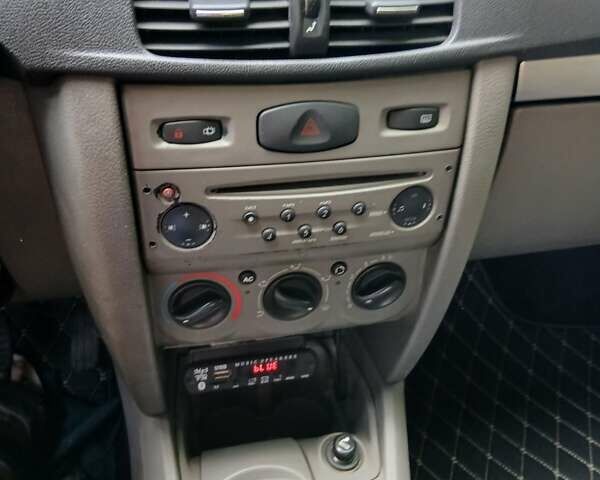 Рено Симбол 2011 в Одессе на Automoto.ua Белый Рено Симбол, объемом двигателя 1.39 л и пробегом 178 тыс. км за 3800 $, фото 7 на Automoto.ua