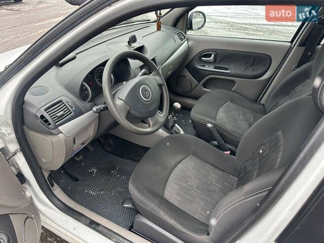 Білий Рено Сімбол, об'ємом двигуна 1.4 л та пробігом 163 тис. км за 4900 $, фото 33 на Automoto.ua