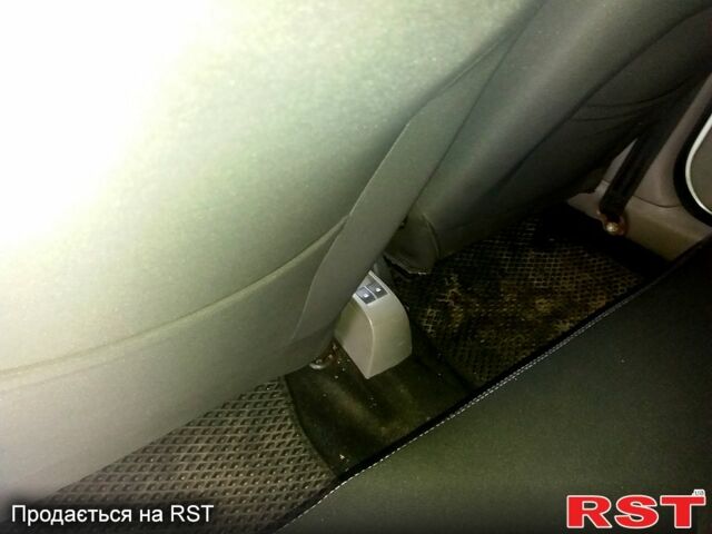 Белый Рено Симбол, объемом двигателя 1.4 л и пробегом 103 тыс. км за 3650 $, фото 6 на Automoto.ua