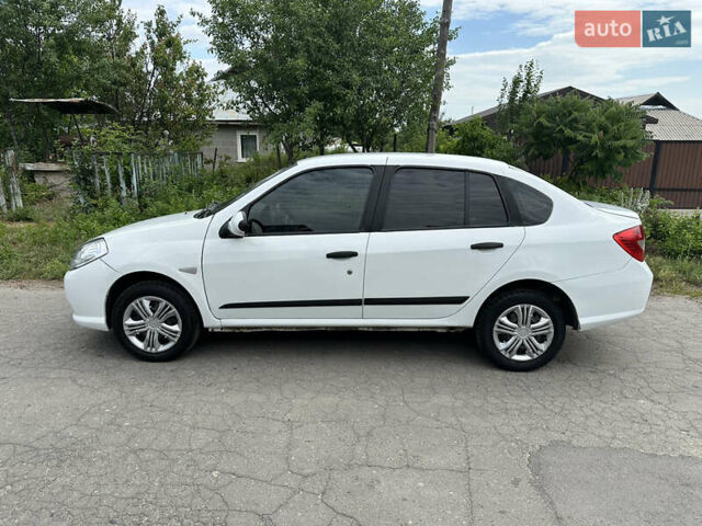 Белый Рено Симбол, объемом двигателя 1.2 л и пробегом 175 тыс. км за 4100 $, фото 3 на Automoto.ua