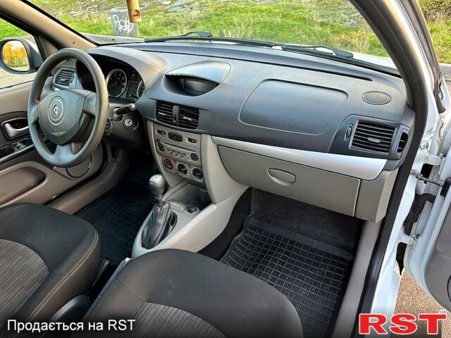 Белый Рено Симбол, объемом двигателя 1.4 л и пробегом 140 тыс. км за 3800 $, фото 11 на Automoto.ua