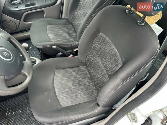 Білий Рено Сімбол, об'ємом двигуна 1.4 л та пробігом 163 тис. км за 4900 $, фото 35 на Automoto.ua