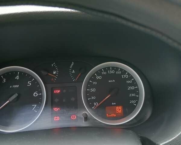 Рено Симбол 2011 в Одессе на Automoto.ua Белый Рено Симбол, объемом двигателя 1.39 л и пробегом 178 тыс. км за 3800 $, фото 8 на Automoto.ua