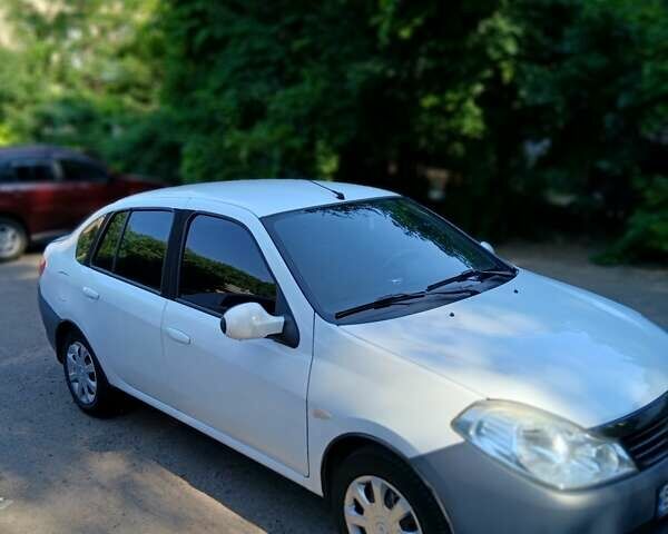 Рено Симбол 2011 в Одессе на Automoto.ua Белый Рено Симбол, объемом двигателя 1.39 л и пробегом 178 тыс. км за 3800 $, фото 1 на Automoto.ua