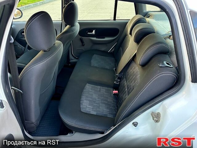 Белый Рено Симбол, объемом двигателя 1.4 л и пробегом 140 тыс. км за 3800 $, фото 7 на Automoto.ua