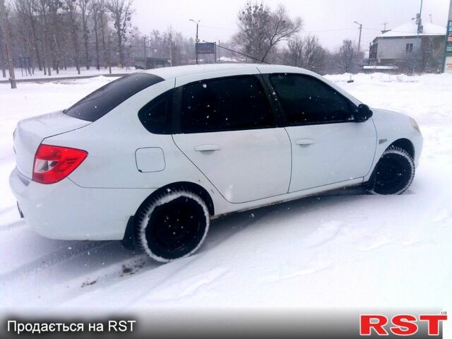 Белый Рено Симбол, объемом двигателя 1.4 л и пробегом 103 тыс. км за 3650 $, фото 3 на Automoto.ua