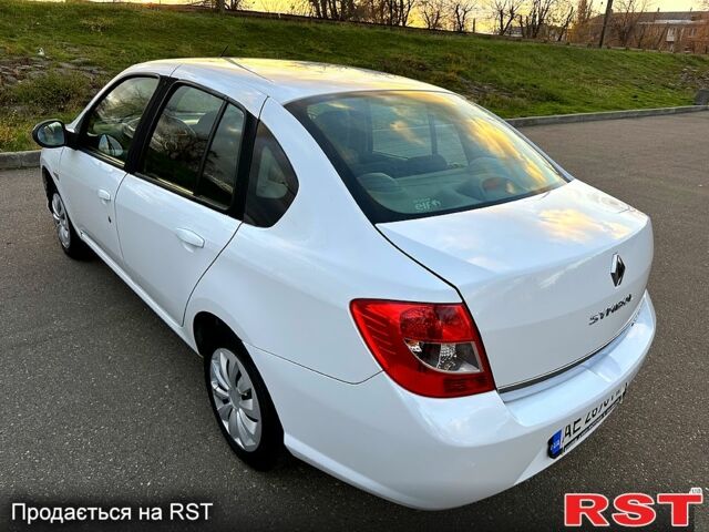 Белый Рено Симбол, объемом двигателя 1.4 л и пробегом 140 тыс. км за 3800 $, фото 1 на Automoto.ua