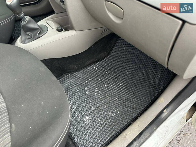 Білий Рено Сімбол, об'ємом двигуна 1.4 л та пробігом 163 тис. км за 4900 $, фото 51 на Automoto.ua