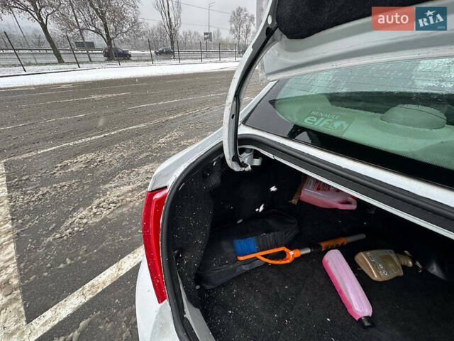 Білий Рено Сімбол, об'ємом двигуна 1.4 л та пробігом 163 тис. км за 4900 $, фото 46 на Automoto.ua