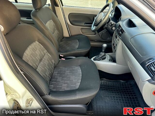 Белый Рено Симбол, объемом двигателя 1.4 л и пробегом 140 тыс. км за 3800 $, фото 10 на Automoto.ua