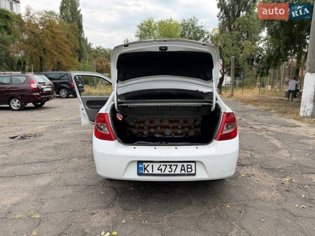 Белый Рено Симбол, объемом двигателя 1.39 л и пробегом 203 тыс. км за 4300 $, фото 13 на Automoto.ua