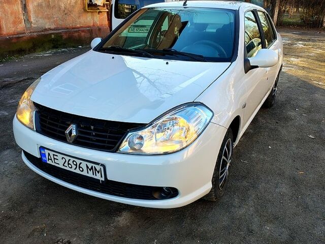 Белый Рено Симбол, объемом двигателя 1.4 л и пробегом 150 тыс. км за 3500 $, фото 5 на Automoto.ua