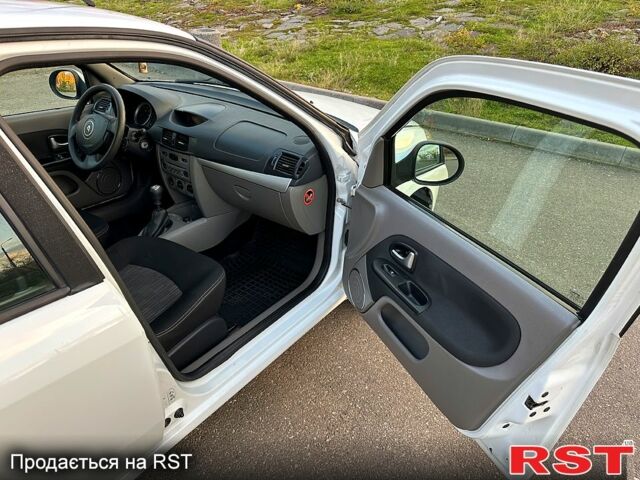 Белый Рено Симбол, объемом двигателя 1.4 л и пробегом 140 тыс. км за 3800 $, фото 9 на Automoto.ua