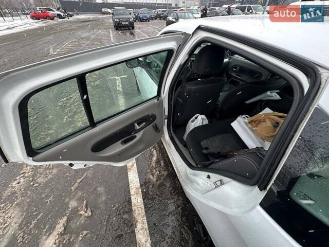 Білий Рено Сімбол, об'ємом двигуна 1.4 л та пробігом 163 тис. км за 4900 $, фото 47 на Automoto.ua